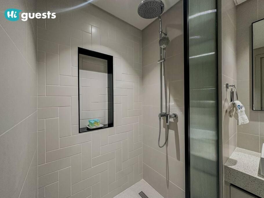 Elegant 2-bedroom Retreat At Marina Vista 2 Apartment Dubai