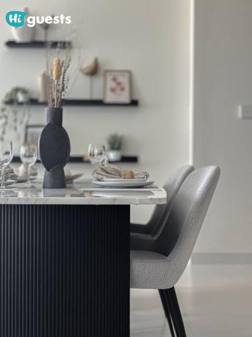 Elegant 2-bedroom Retreat At Marina Vista 2 Dubai