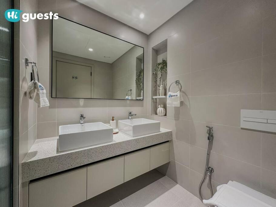 Elegant 2-bedroom Retreat At Marina Vista 2 * Dubai