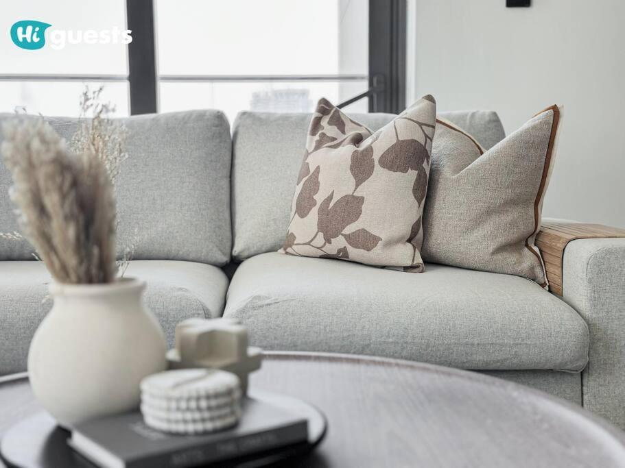Elegant 2-bedroom Retreat At Marina Vista 2 Dubai
