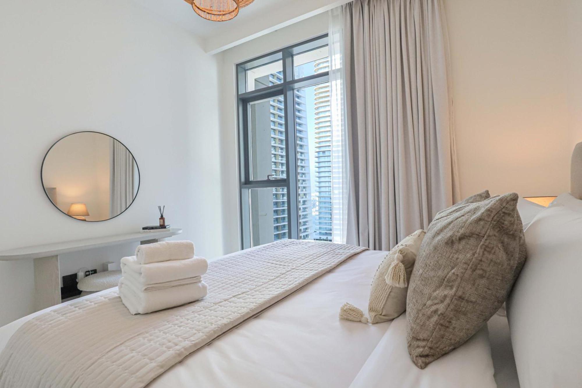 Elegant 2-bedroom Retreat At Marina Vista 2 Dubai