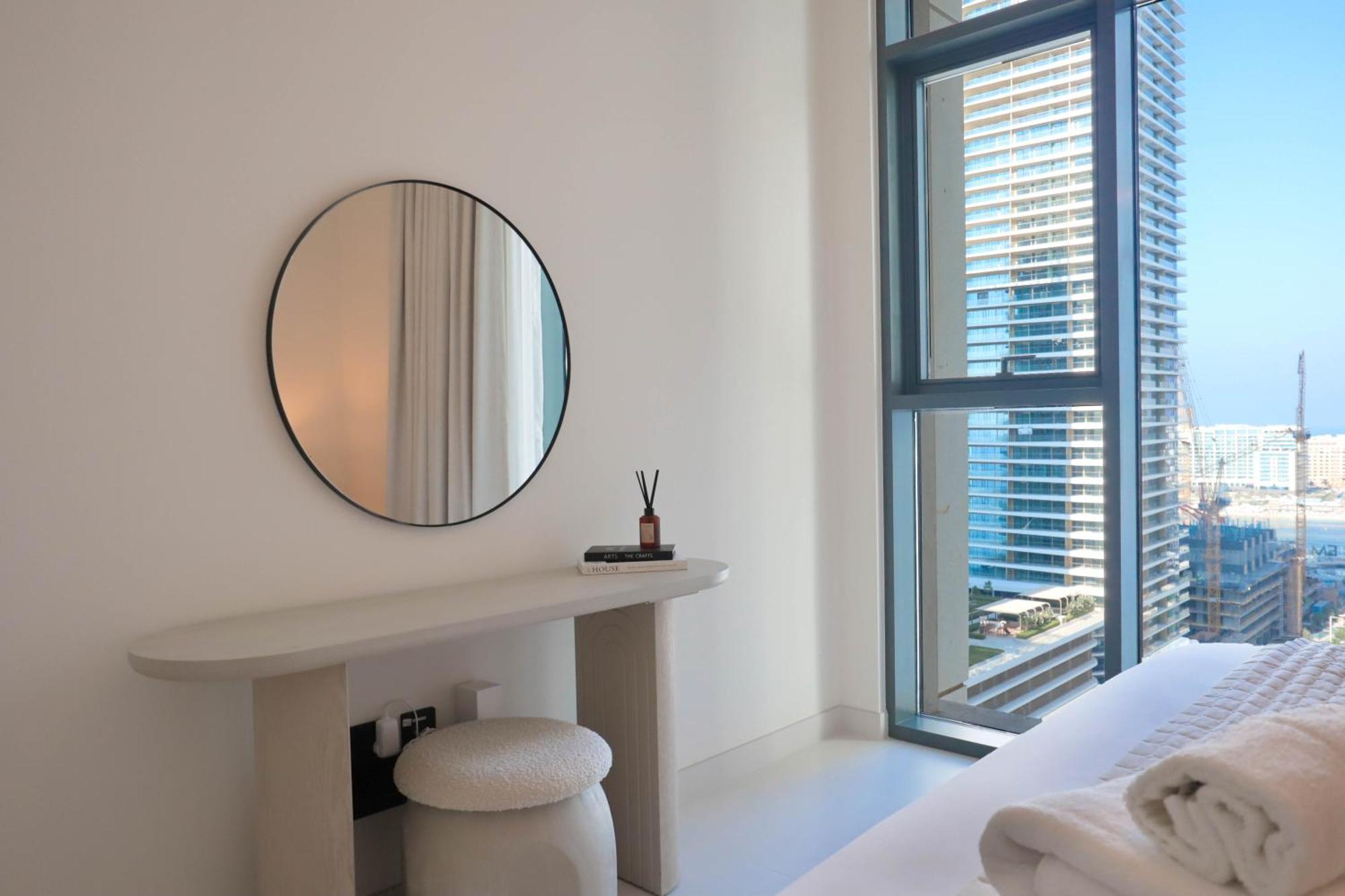 Elegant 2-bedroom Retreat At Marina Vista 2 Apartment Dubai